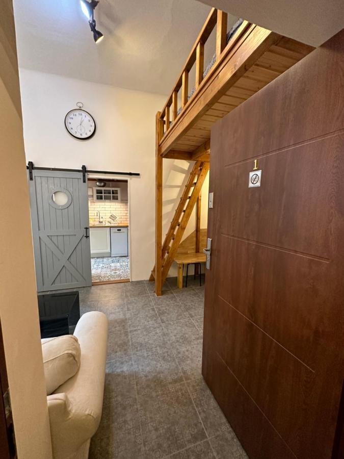 Cozy New Loft Apartment Prága Kültér fotó