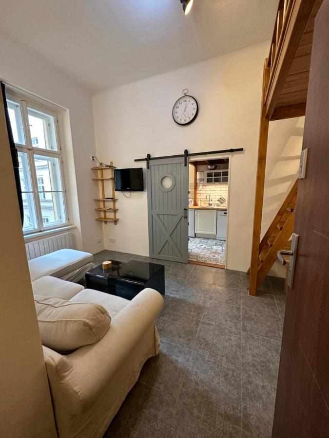 Cozy New Loft Apartment Prága Kültér fotó